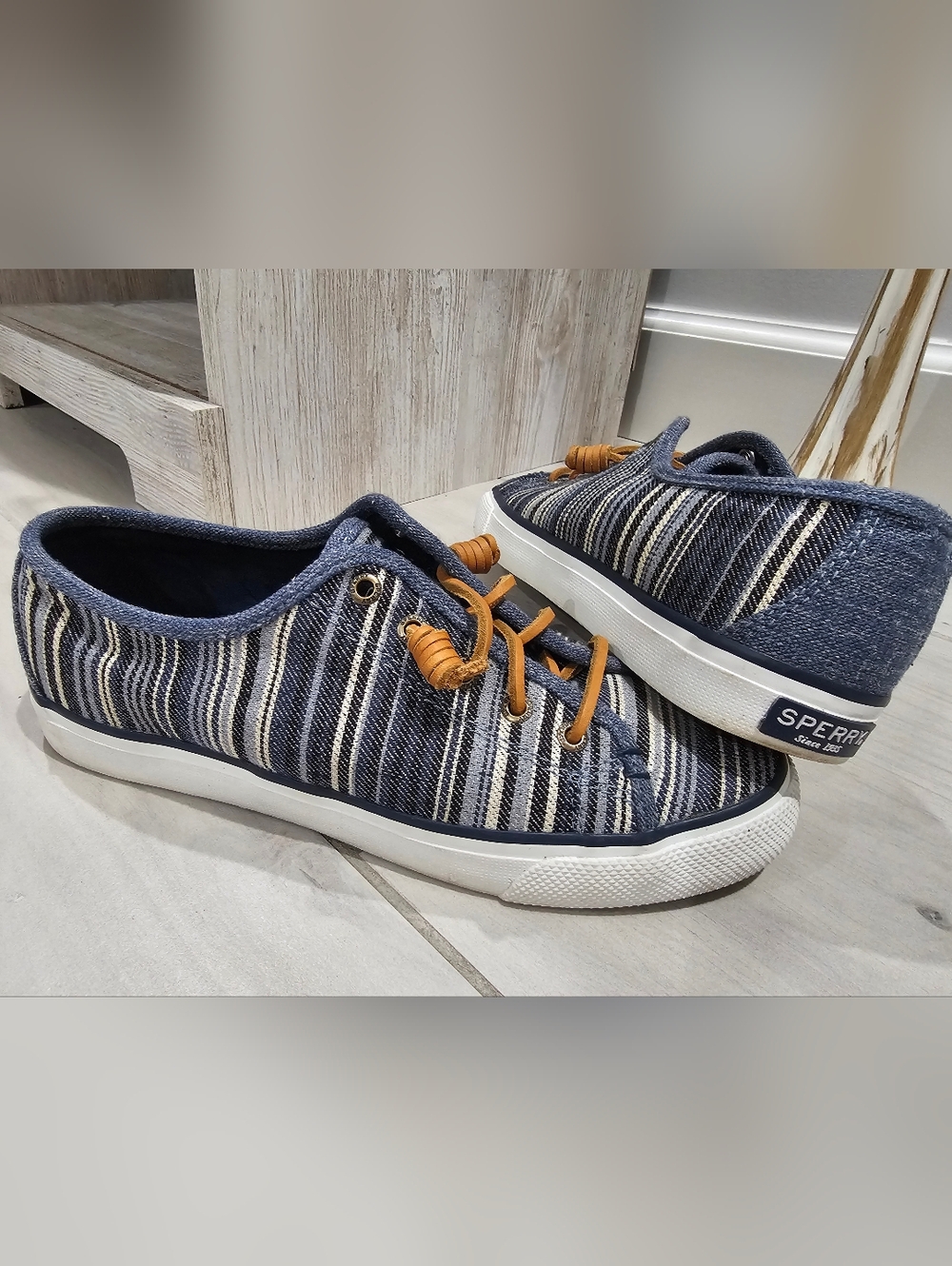 Sperry Womens Blue Striped Denim Look Canvas Sneakers with Leather Laces 7.5